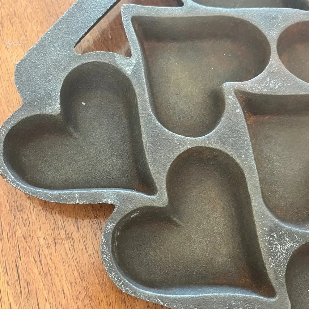 Vintage Cast Iron Sweet Heart Muffin Pan